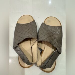 Elegant Woven Sandals in Gray